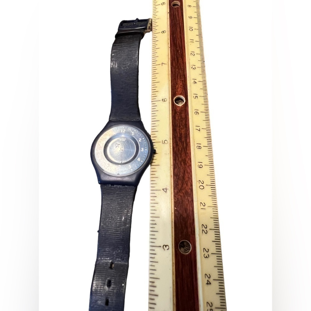 VITNAGE Swatch navy extra thin watch, needs battery. - Picture 7 of 9